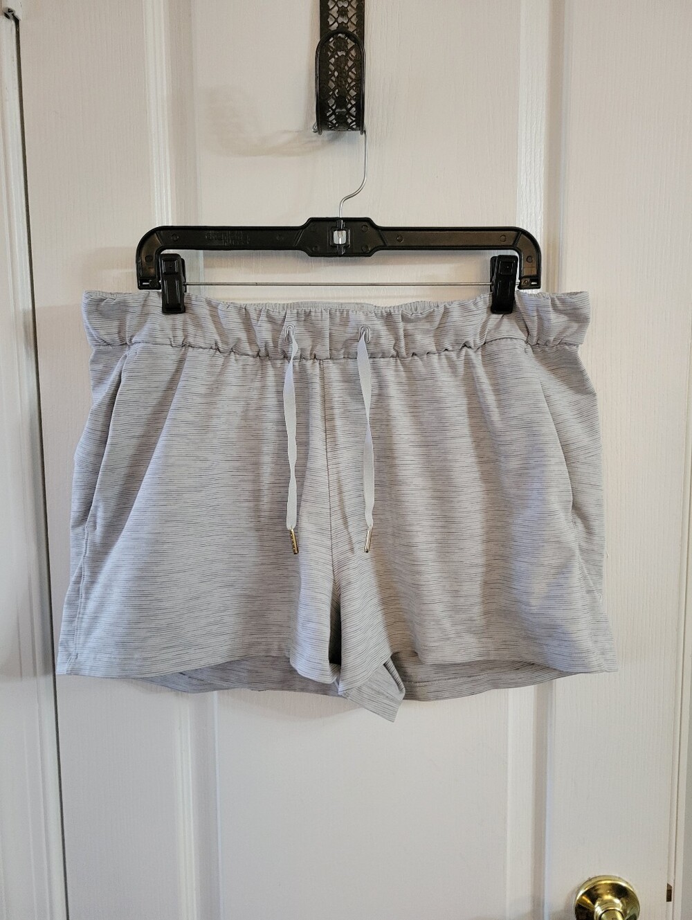 Lululemon On The Fly Short 2.5" Wee Are From Space Nimbus Battleship Size 12